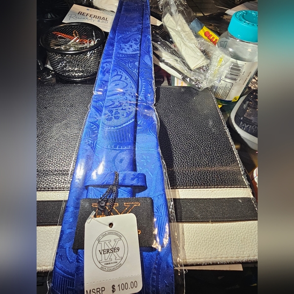 Verse 9 - Royal Blue Paisley, 7 Fold Tie with Hanky - Picture 2 of 4